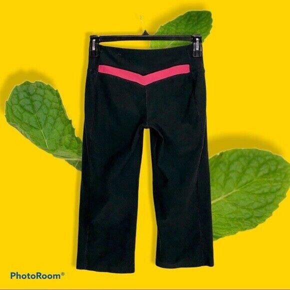 CLEARANCE Nike Women's Small Dri-Fit Capri Length Yoga Pants Black Red - Picture 2 of 8